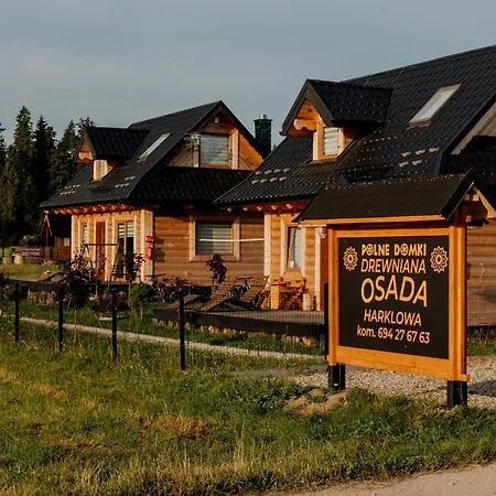 Polne Drewniana Osada W Harklowej